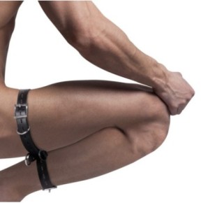 Menottes pour Cuisses Kneeling Cuffs noires disponible sur Fun et plaisirs