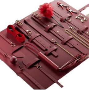 Kit BDSM 11 Pièces Clarissa Rouge disponible sur Fun et plaisirs